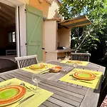 Bastide Du Levant - 50m - Rez De Jardin Frühstückspension Sainte-Maxime