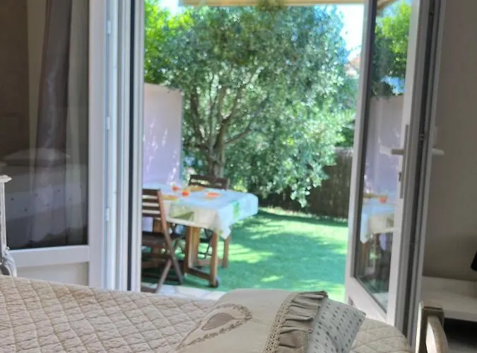 Bastide Du Levant - 50m - Rez De Jardin فندق مبيت وإفطار