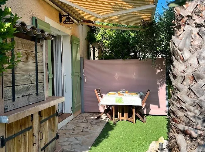 Bastide Du Levant - 50m - Rez De Jardin ベッド・アンド・ブレックファスト