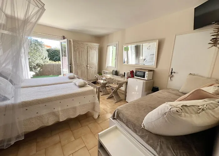 Bastide Du Levant - 50m - Rez De Jardin 2* サント・マキシム