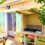 Bastide Du Levant - 50m - Rez De Jardin Bed & Breakfast 2*