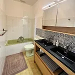 Bastide Du Levant - 50m - Rez De Jardin Bed & Breakfast 2*