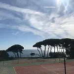 Bastide Du Levant - 50m - Rez De Jardin Bed & Breakfast