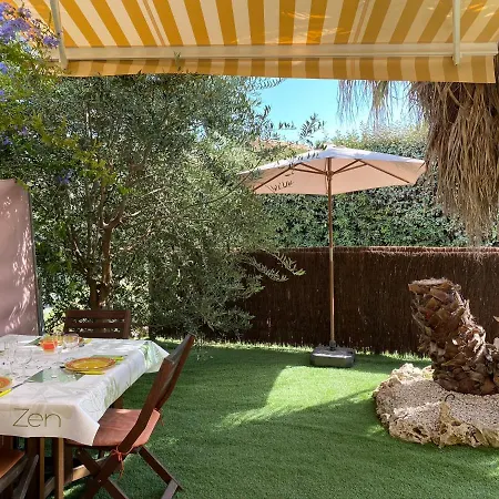 Bastide Du Levant - 50m - Rez De Jardin Bed and breakfast Sainte-Maxime