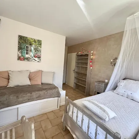 Bed & Breakfast Bastide Du Levant - 50m - Rez De Jardin Sainte-Maxime