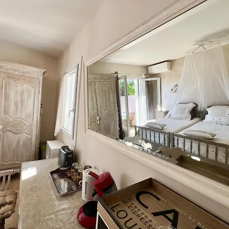 Bastide Du Levant - 50m - Rez De Jardin Bed & Breakfast 2*