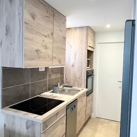 Bastide Du Levant - 50m - Rez De Jardin Bed & Breakfast 2*