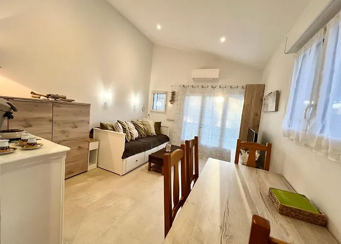 Bastide Du Levant - 50m - Rez De Jardin Bed & Breakfast Sainte-Maxime