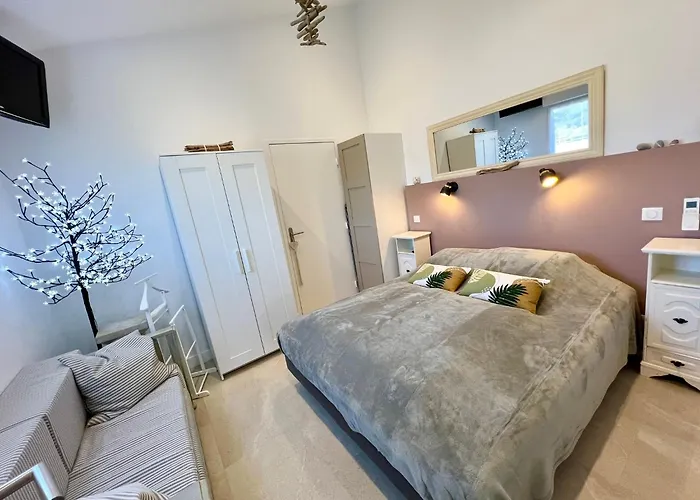 Bed & Breakfast Bastide Du Levant - 50m - Rez De Jardin 2*