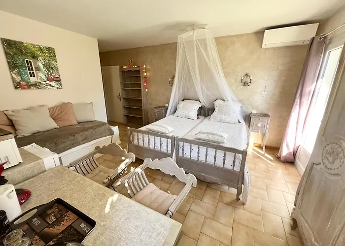 Bastide Du Levant - 50m - Rez De Jardin Bed & Breakfast Sainte-Maxime