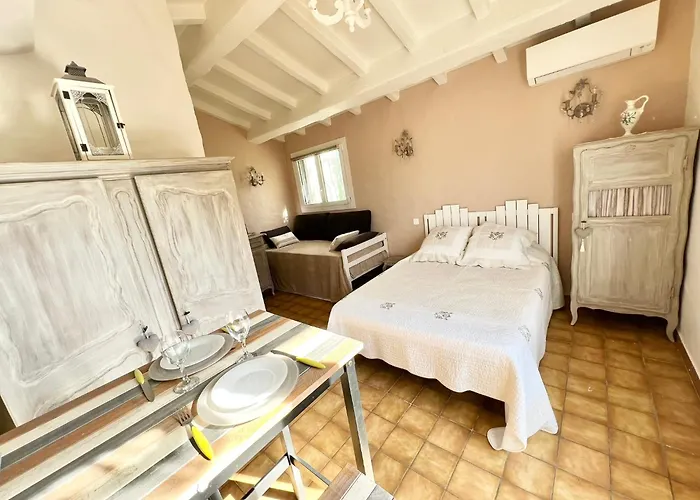 Bastide Du Levant - 50m - Rez De Jardin Bed & Breakfast Sainte-Maxime