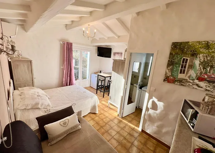 Bed & Breakfast Bastide Du Levant - 50m - Rez De Jardin Sainte-Maxime