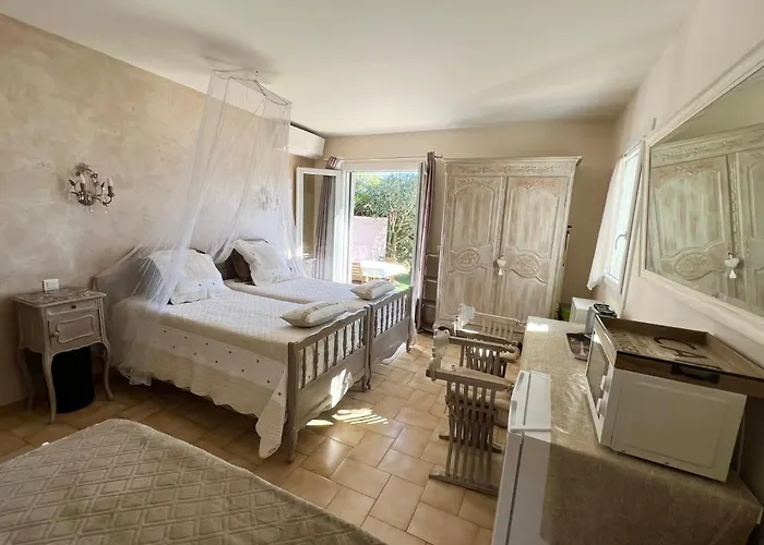 Bastide Du Levant - 50m - Rez De Jardin Bed & Breakfast Sainte-Maxime